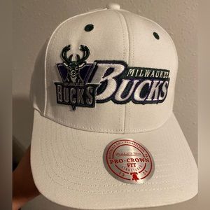 NWT Milwaukee Bucks mitchell & Ness SnapBack hat